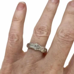 Bague contemporaine en or du 20ème siècle avec diamants