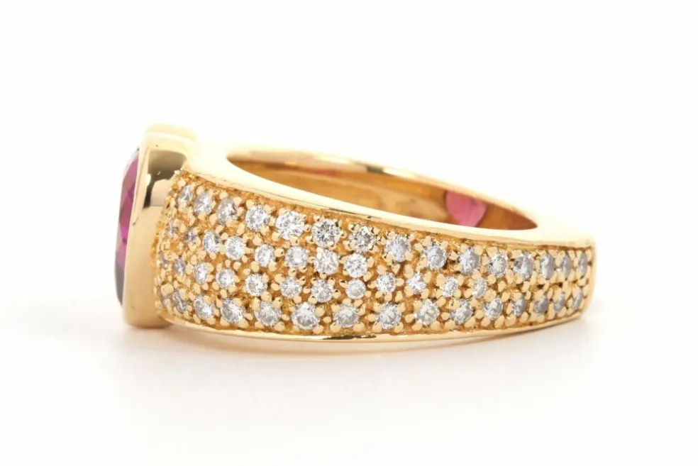 Bague contemporaine en or jaune 18 carats sertie d'une tourmaline et de diamants "taille" brillant (+-1.4ct)