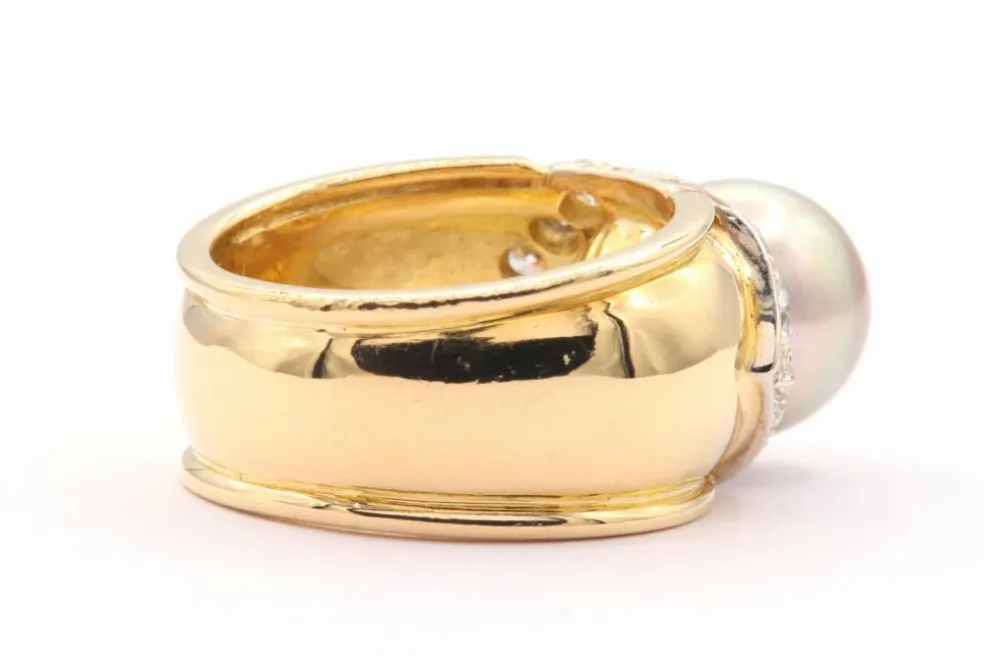 Bague contemporaine en or jaune sertie d'une perle et de diamants