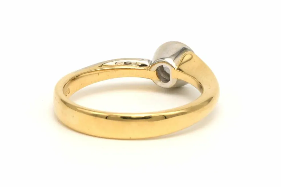 Bague contemporaine en or jaune et blanc 18 carats sertie d'un diamant (0.33ct)
