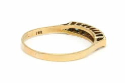 Bague contemporaine en or jaune 18 carats sertie d'émeraudes et de diamants