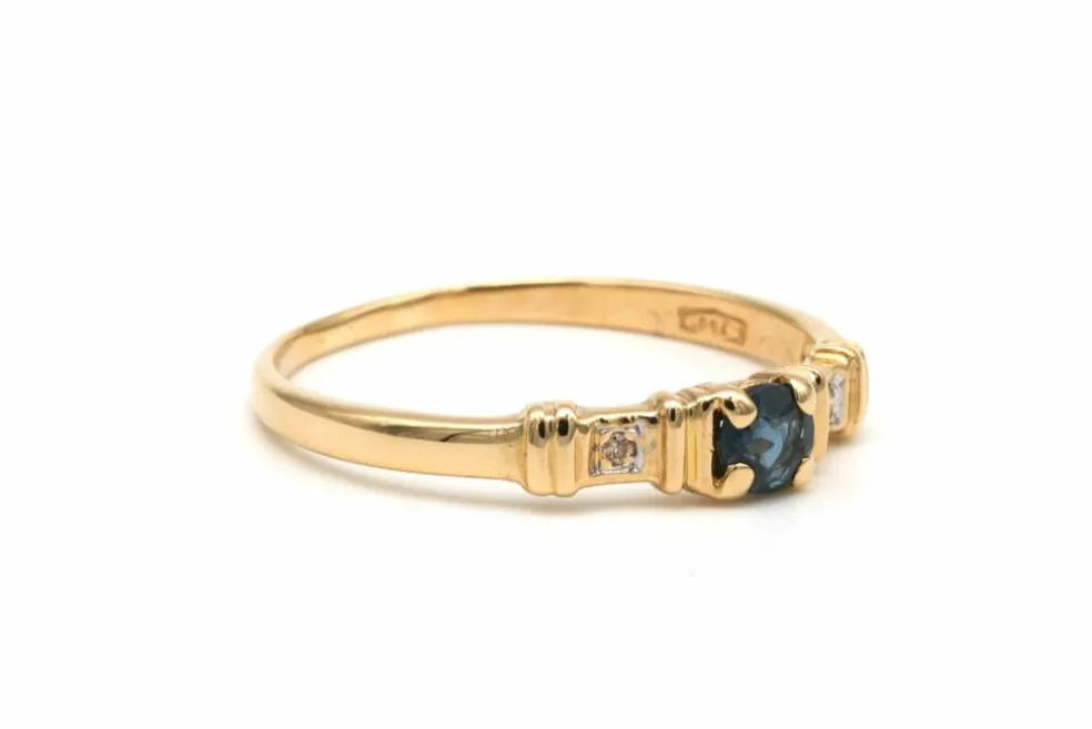 Bague contemporaine en or jaune, saphir et diamants