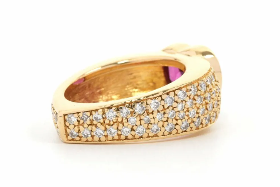 Bague contemporaine en or jaune 18 carats sertie d'une tourmaline et de diamants "taille" brillant (+-1.4ct)