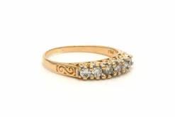 Bague contemporaine en or jaune 18 carats sertie de diamants