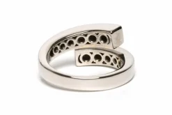 Bague contemporaine or blanc, diamants