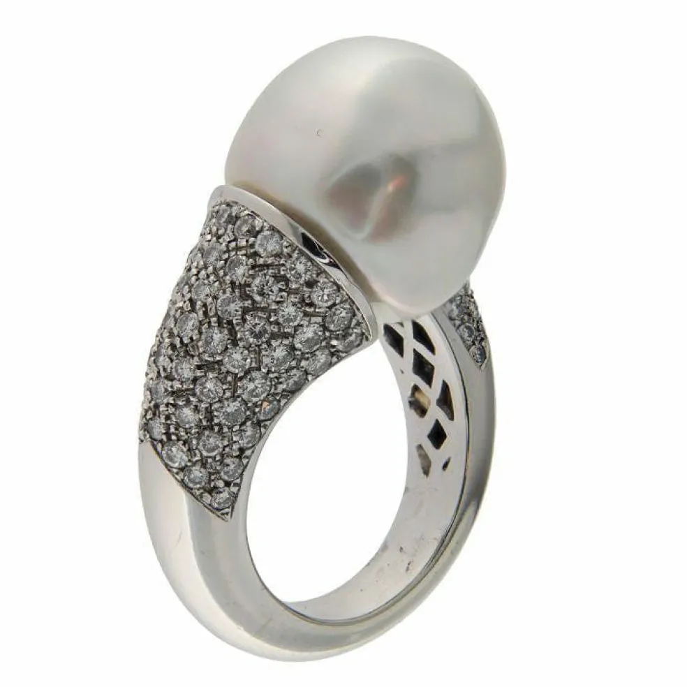 Bague contrarié en or blanc avec perle et diamants de 1,51 ct