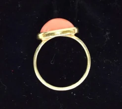 Bague corail en or jaune années 80