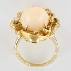Bague corail peau d'ange et diamant