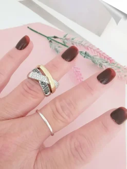 Bague Croisée Diamants Blancs et noirs