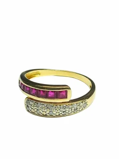 Bague croisée en or jaune, rubis et diamants