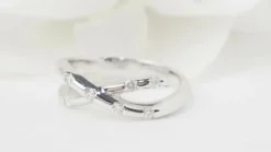 Bague croisée or blanc diamants