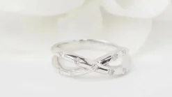 Bague croisée or blanc diamants