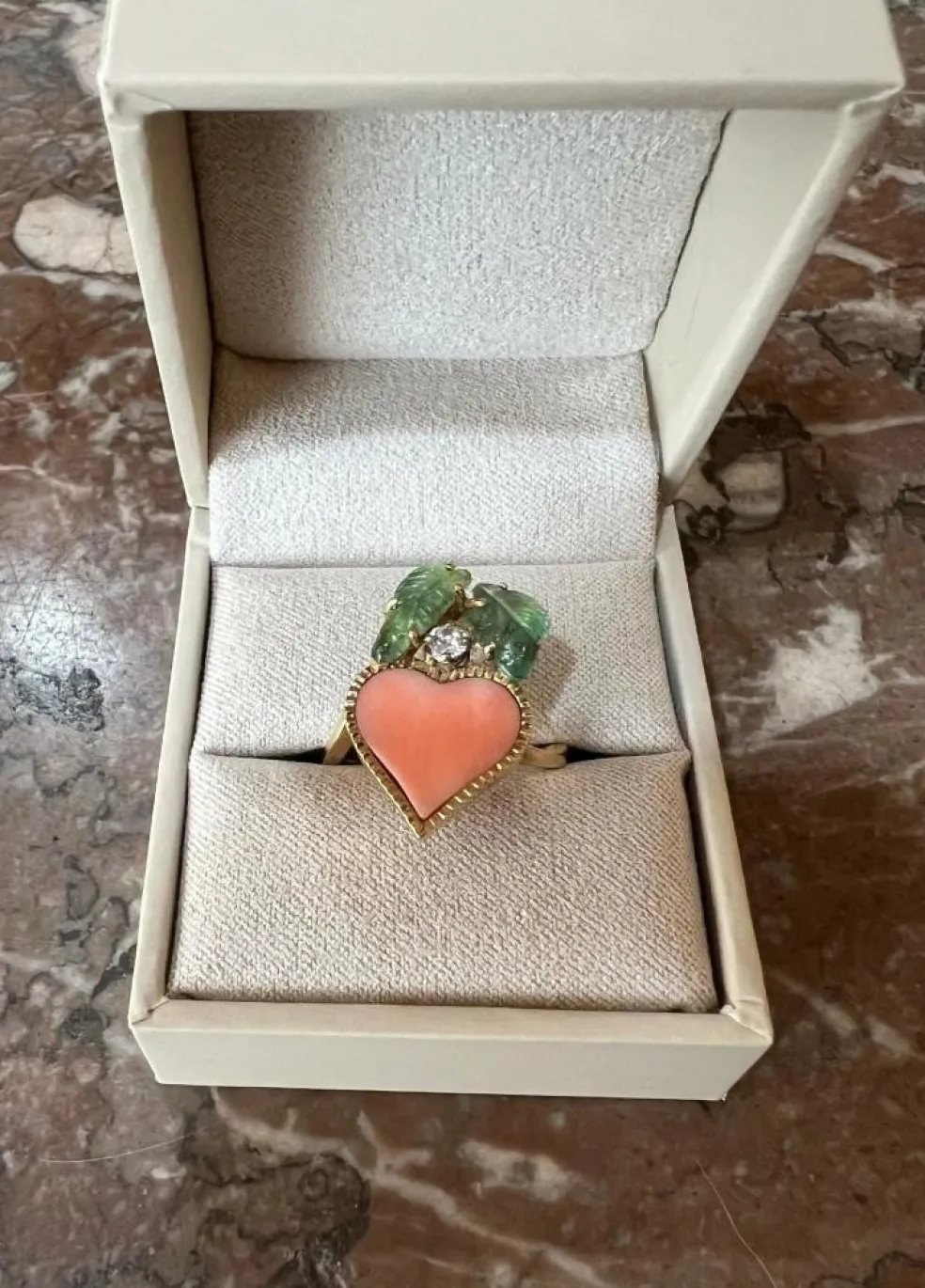 Bague cœur corail émeraudes diamant or jaune