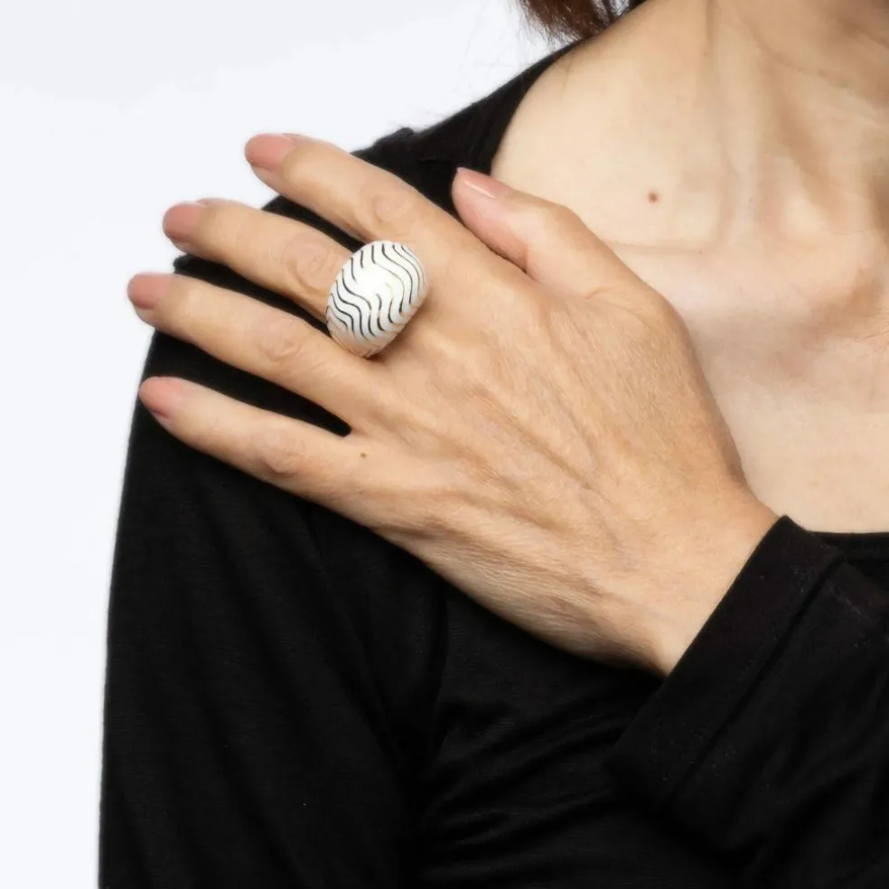 Bague David Webb Vintage Bombe Dome en émail blanc