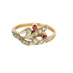 Bague début XXe or jaune et blanc, rubis et diamants