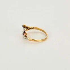 Bague début XXe or jaune et blanc, rubis et diamants