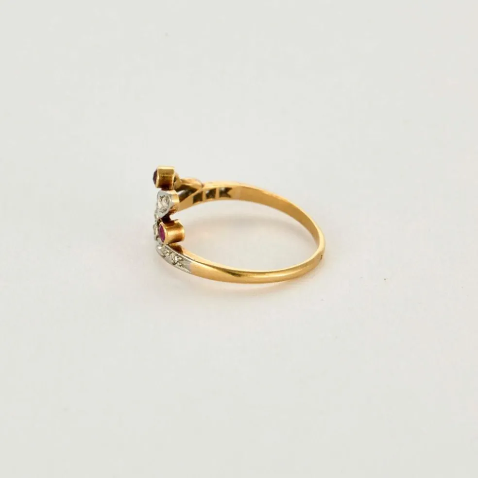 Bague début XXe or jaune et blanc, rubis et diamants