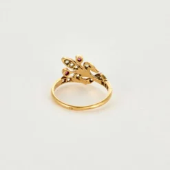 Bague début XXe or jaune et blanc, rubis et diamants