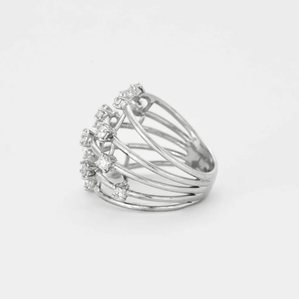 Bague de cocktail en or gris et diamants