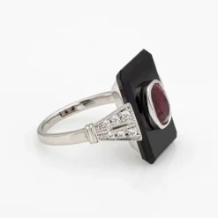 Bague de cocktail platine rubis onyx et diamants