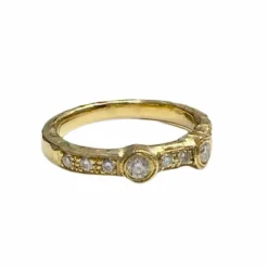 Bague de créateur moderne en or avec diamants