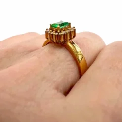 BAGUE DE DESIGN CONTEMPORAIN en OR 18 carats avec DIAMANTS et ÉMERAUDE