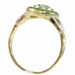 Bague de fiançailles Art Déco 1920 avec diamants et émeraude