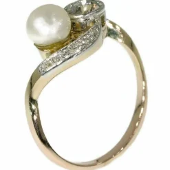 Bague de fiançailles avec diamants et perle