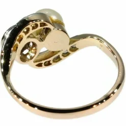 Bague de fiançailles avec diamants et perle