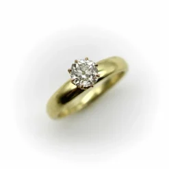 Bague de fiançailles en or