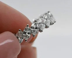 Bague De Fiançailles En Or Blanc Ornée De Diamants