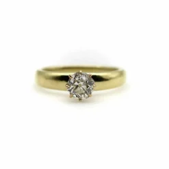 Bague de fiançailles en or