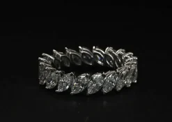 Bague De Fiançailles En Or Blanc Ornée De Diamants