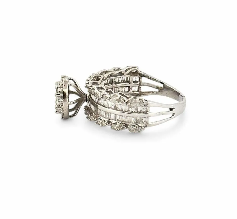 Bague de fiançailles en or blanc et diamants