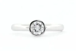 Bague de fiançailles or blanc diamants