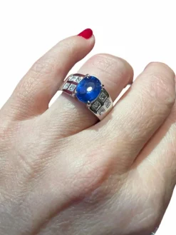 Bague de Fiançailles Or sertie Saphir entouré de Diamants