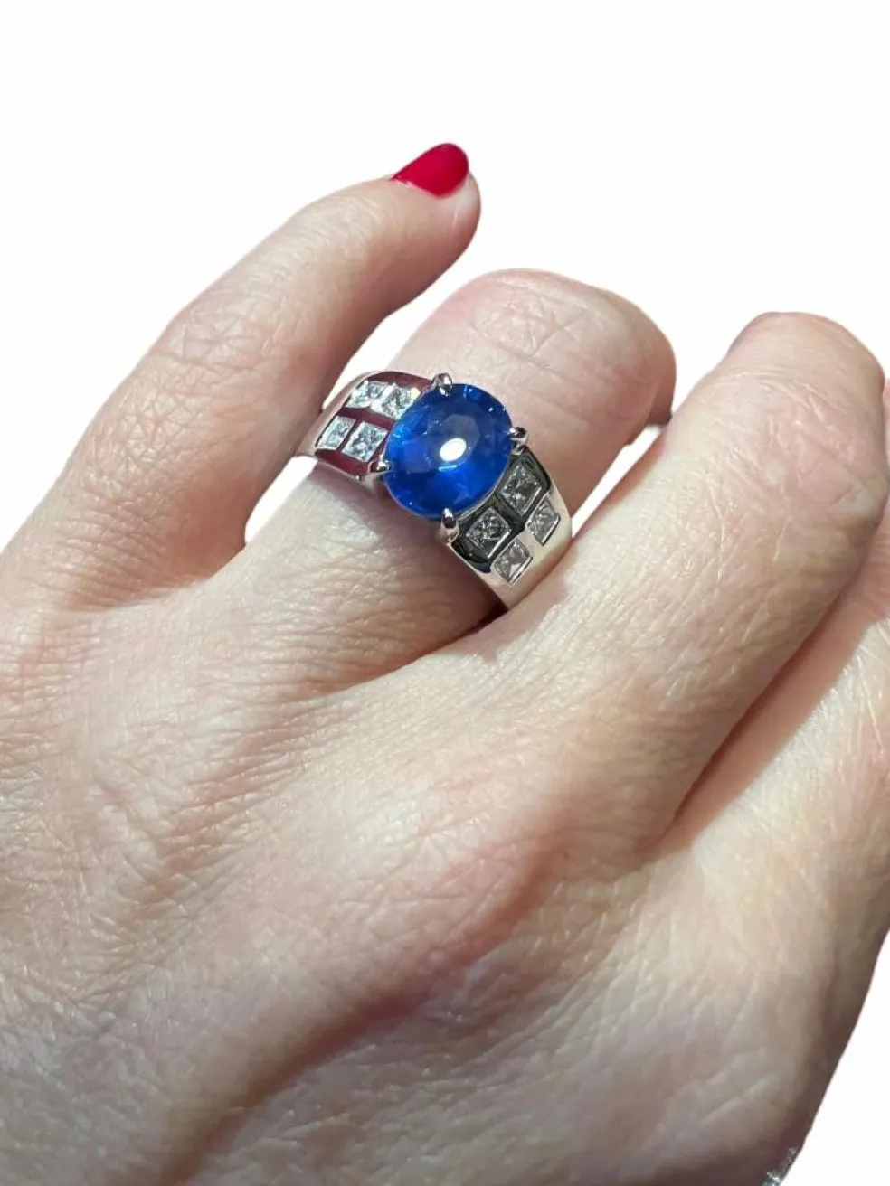 Bague de Fiançailles Or sertie Saphir entouré de Diamants