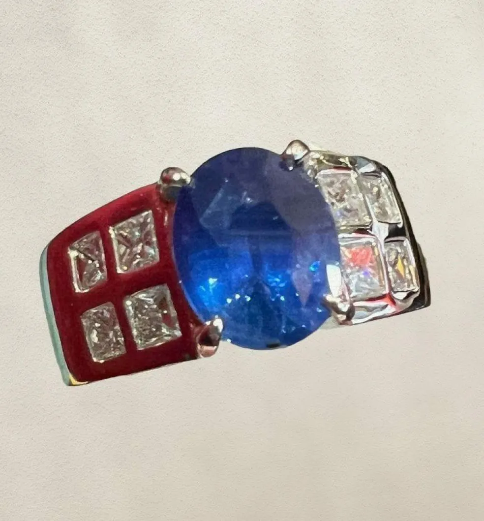 Bague de Fiançailles Or sertie Saphir entouré de Diamants