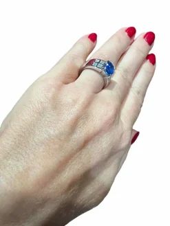 Bague de Fiançailles Or sertie Saphir entouré de Diamants