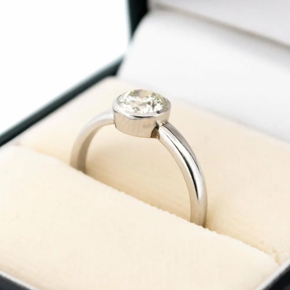 Bague de fiançailles solitaire diamant platine