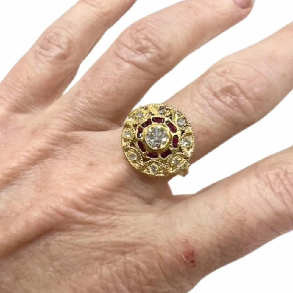 Bague de style Art Déco avec diamants et rubis