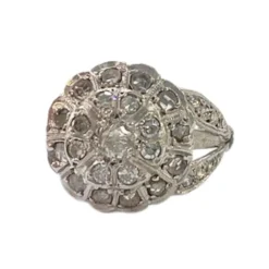 Bague de style Art Déco en or blanc avec diamants