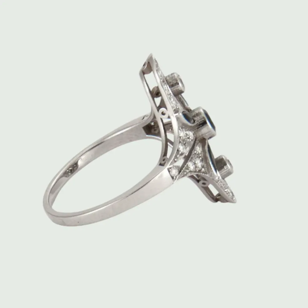 Bague de style Art déco en or 18 carats avec diamants et saphirs