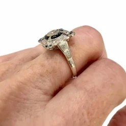 Bague de style Art déco en platine, diamants, saphirs