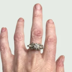 Bague de style ART DECO en or et platine vues avec diamants
