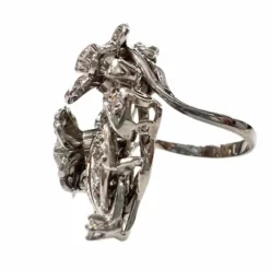 BAGUE DE STYLE RÉTRO EN OR 18 KT DE LA PÉRIODE 1940-1945 AVEC DIAMANTS
