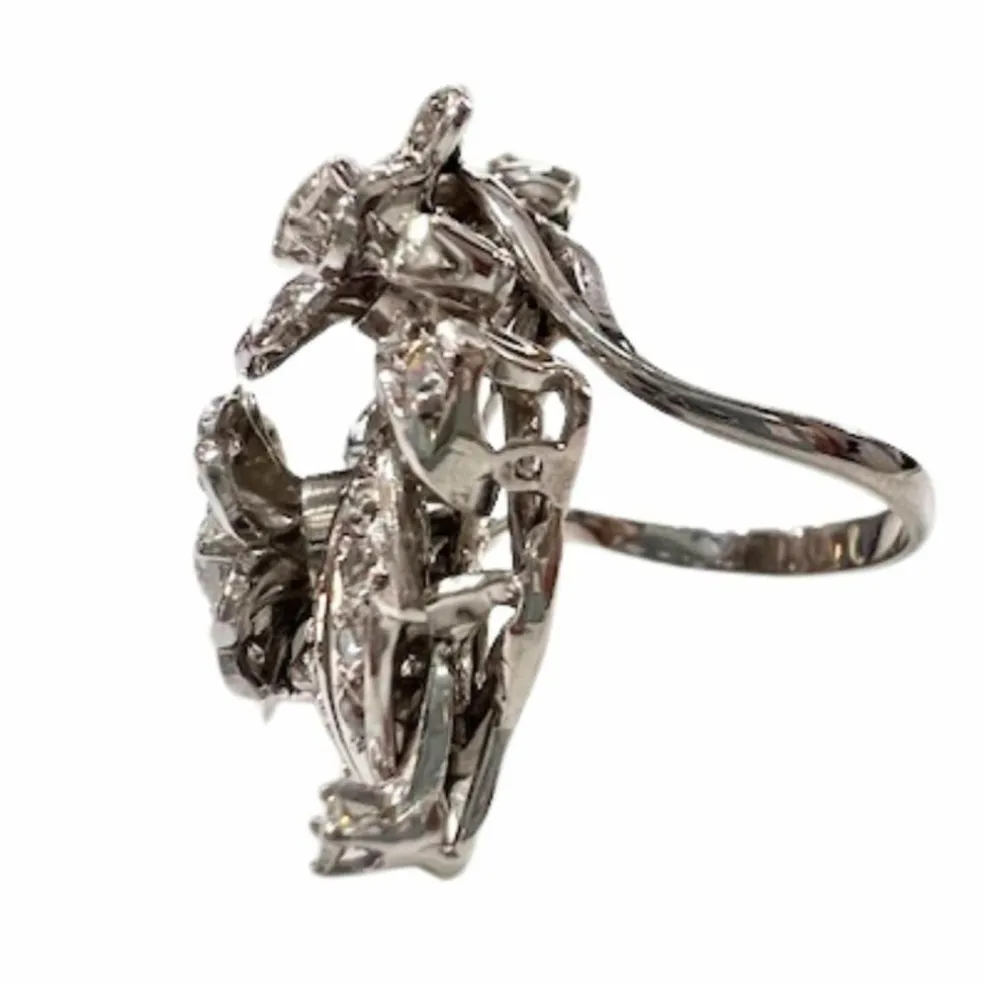 BAGUE DE STYLE RÉTRO EN OR 18 KT DE LA PÉRIODE 1940-1945 AVEC DIAMANTS