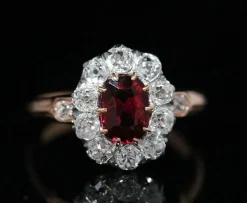 Bague de type pompadour or rose et platine en rubis et diamants.