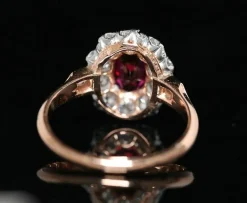 Bague de type pompadour or rose et platine en rubis et diamants.