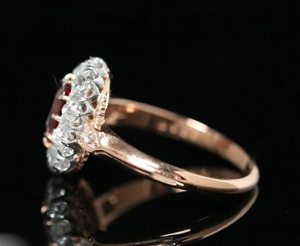 Bague de type pompadour or rose et platine en rubis et diamants.